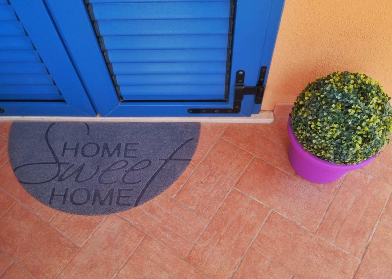 La Casa Felice Appartamenti Chia Exterior photo